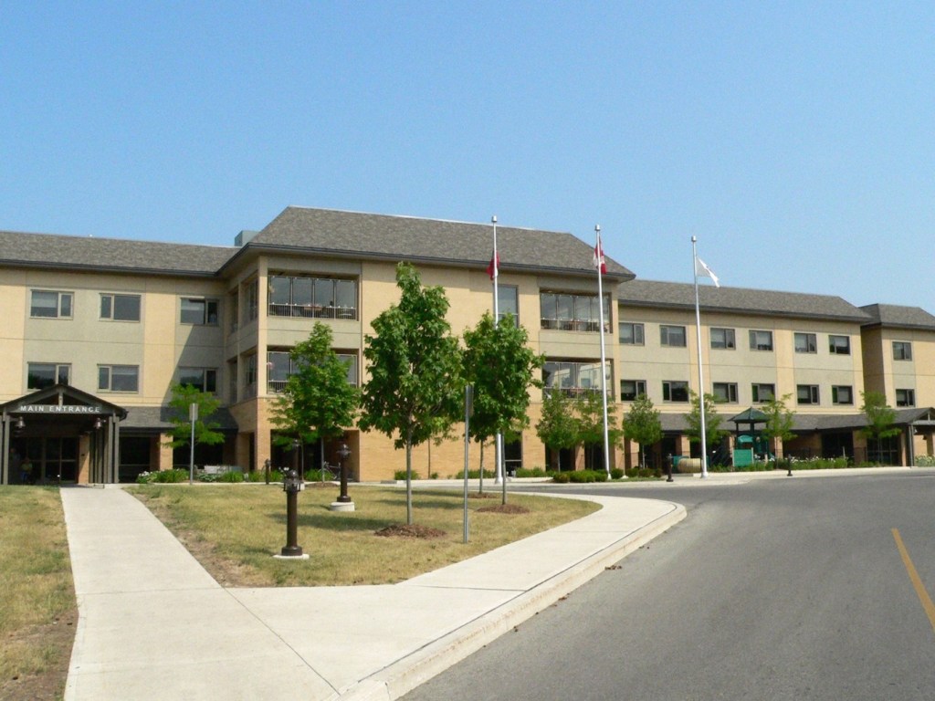 Exterior of the Sunnyside Home building in Kitchener on a sunny day.